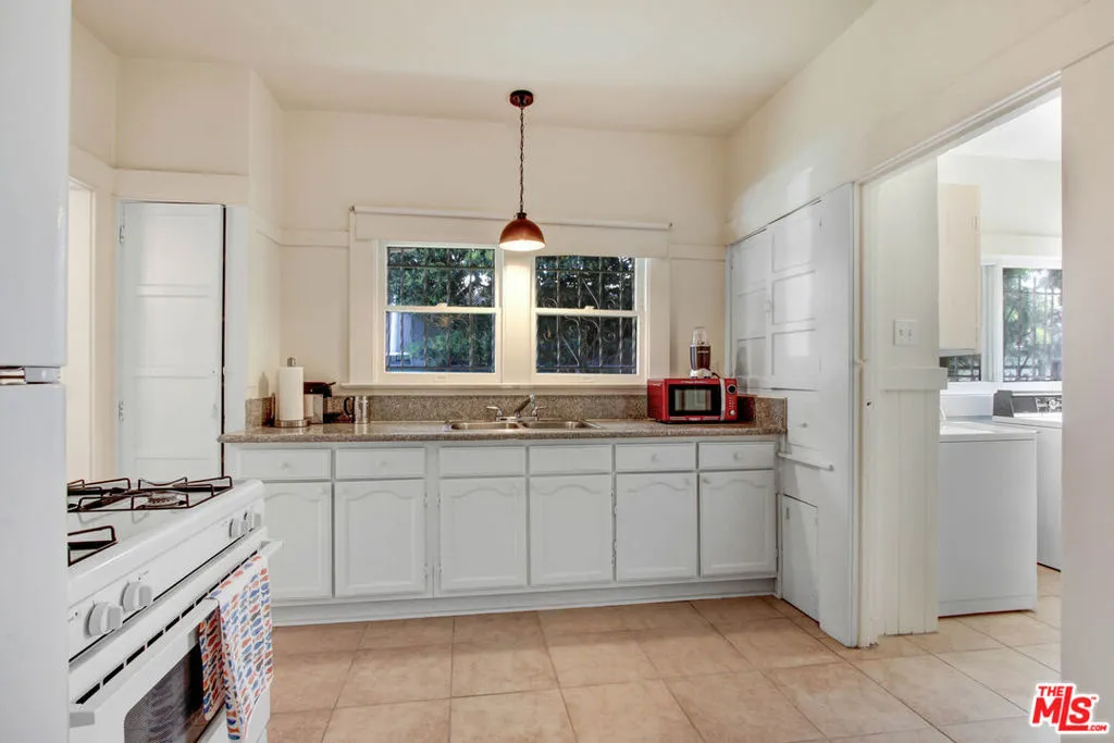 1246 W 48th Street, Los Angeles, California 90037 home-pic-8